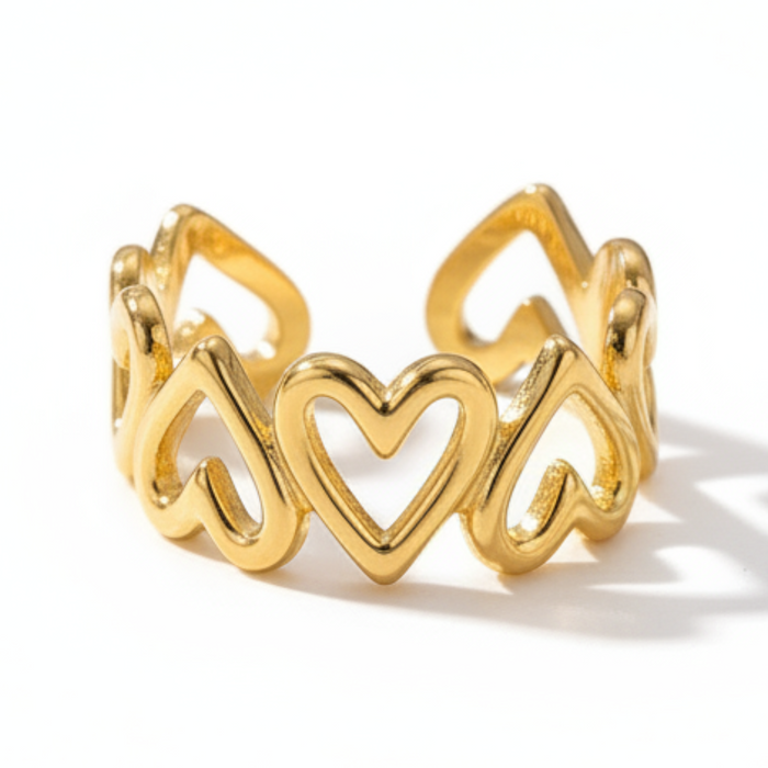 Lila Heart Outline Ring in 18K gold PVD-plated finish, product shot on white background