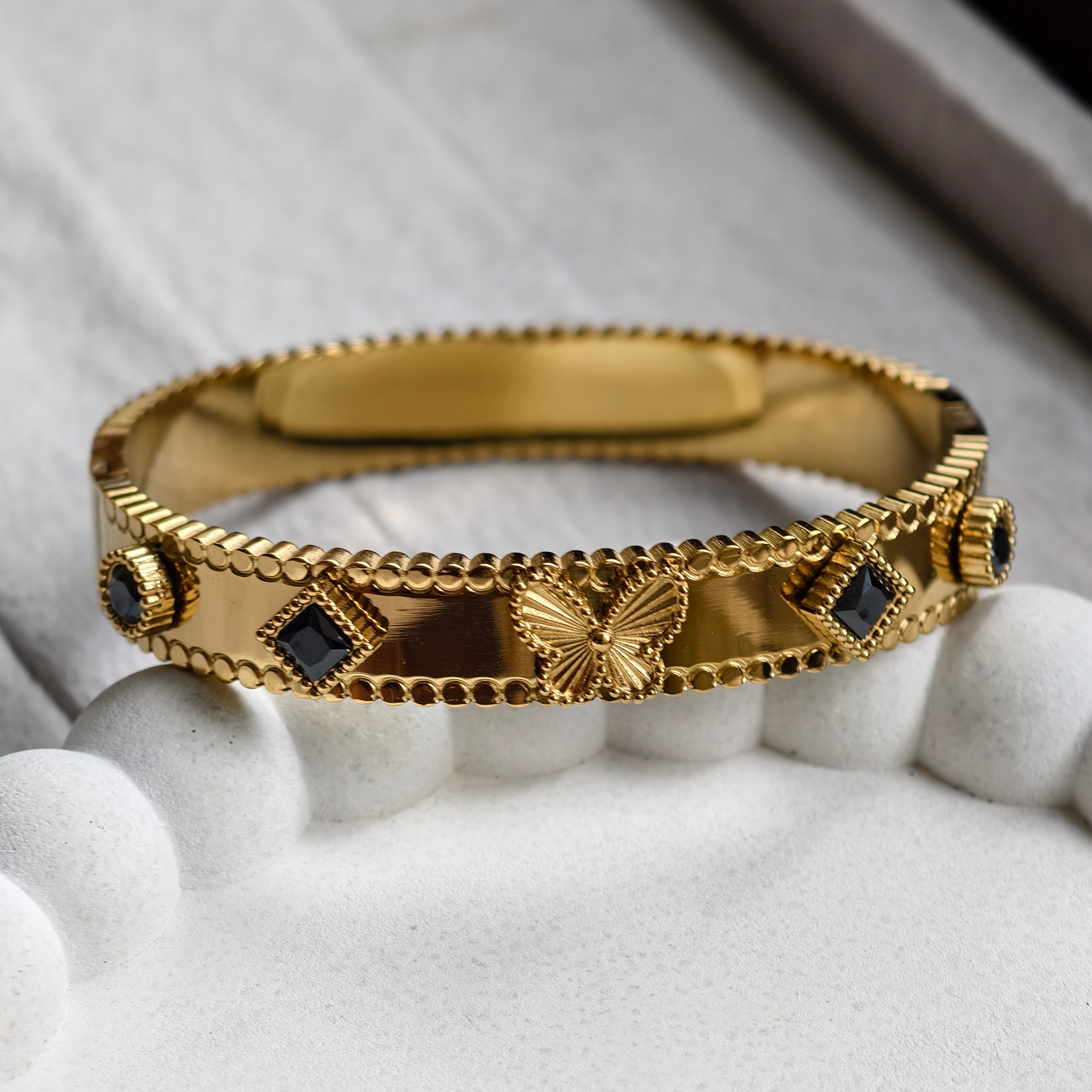 Butterfly Noir Zircon Bangle