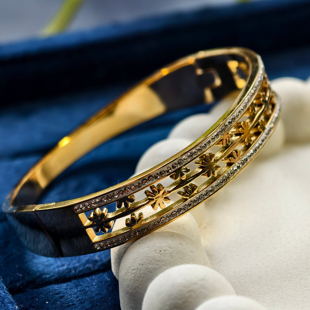 Daisy Bloom Channel Bangle