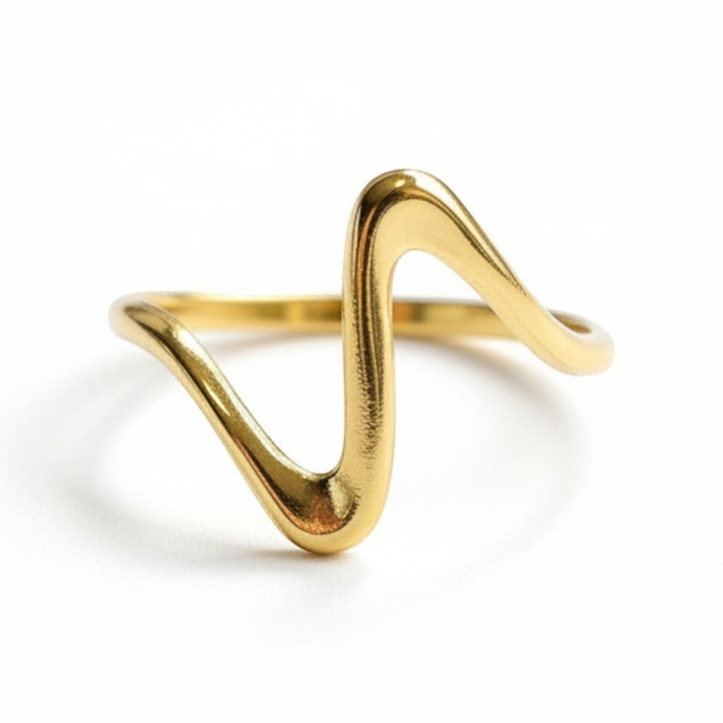 Pretty Shimmering Things Global Zara Wave adjustable ring in polished 18K gold-plated stainless steel with a fluid design.
